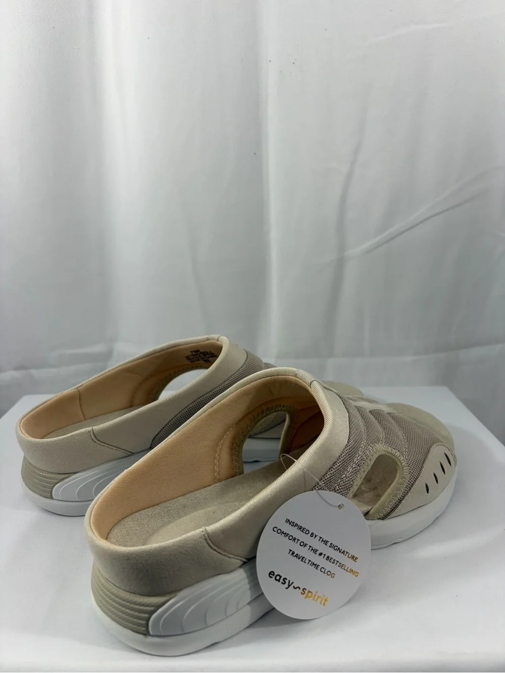 NWT Easy Spirit Women’s Size 7.5 Beige Slip-On Shoes